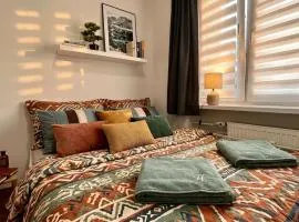 Black Lotus 2 I Downtown Apartment I Free Parking & Fresh Coffee I 24hr Access