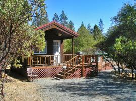 Lake of the Springs Camping Resort Cabin 1, отель с бассейном в городе Oregon House