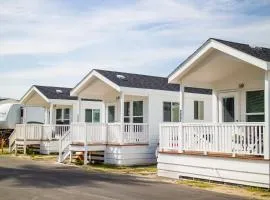 Palm Springs Camping Resort Cottage 2