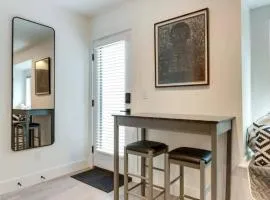 Stylish Studio on Jefferson Park