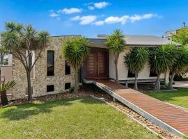 The Ultimate Family Entertainer. Bay Views, Spa & Games