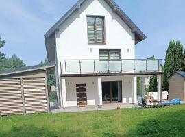 Rodzinne apartamenty blisko morza OSTROWO, hotel u gradu Ostrovo