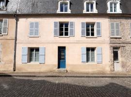 Maison de campagne en plein centre de Senlis, hotel a Senlis
