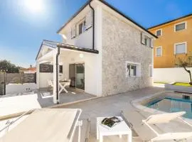 Bynos Central with pool