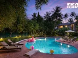 StayVista at Waves by the Beach with Beach Access, Pool, Lawn