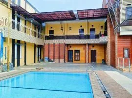 TwoSpaces Living at Matahari Homestay, Batu