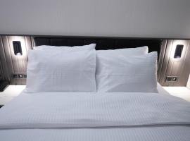 The Nava Hotel, hotell i Bostaniçi