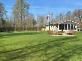Chalet Achterbosch, Hotel in Lieshout