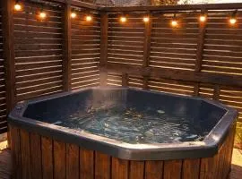 Spa Studio with Hot Tub, Sauna, Parking, airport