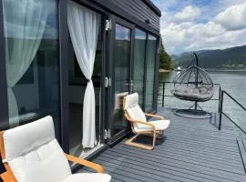 Black Swan Lakehouse