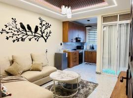 Modern Apartment with pool: Kampala şehrinde bir otel