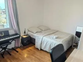 Chambre spacieuse TV Oled, proche Tête d'or