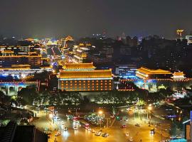 Stylish Homestay Balcony Viewing Acient XiAn Bell Tower and City Wall, Hotel in Xi'an
