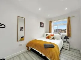Newly Renovated 4 bed flat- Nuxley Road
