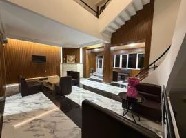 Nana Grand Hotel Yerevan, hótel í Jerevan