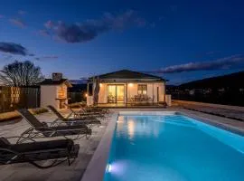 Decimum - Private Luxury Villa with Heated Pool & Spa near Split