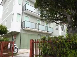 SE243 - Senigallia, ampio trilocale comodo al centro e al mare