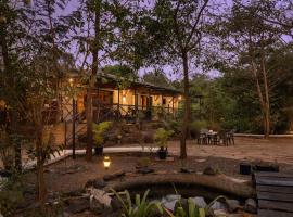 SaffronStays Terra Soul - 3BR eco-luxury pet-friendly pool villa with gazebos, bar & fish pond near Imagica & Pali Temple, Hotel in Jambhulpāda