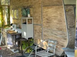 Roulotte individuelle dans le maquis Corse