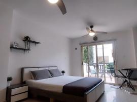 Modern Studio apartment Armonia Court, hotel a Paralimni