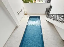 Minimalist Cabin PS5, Private Pool, Views, Near Wuse2