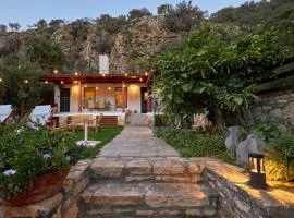 Yiamas Seaside Cottage in Paliokastro near Heraklion City