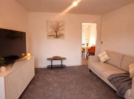 Bright & Spacious 3-Bed Rotherham Home Ideal for Families or Contractors, отель в городе Kimberworth