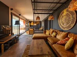 Villa LÂO France, 220m2, insolite luxe, immersion asiatique, Vue exceptionnelle, Spa, Sauna, Piscine, lit géant suspendu, massages, etc