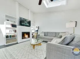 Lake Geneva Retreat Sleeps 8 with Fireplace