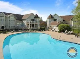 Pool Beach Walk & Lake Views in Fontana