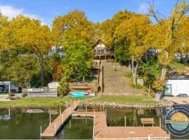 Lakefront Retreat with Dock BBQ and Lake Access