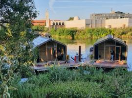 Wikkelboats at Tramkade Den Bosch, hotel din Orthen