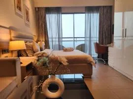 Yamuna View Studio Apartments with Pvt Kitchenette, near Indraprastha Apollo and Max Hospital Noida