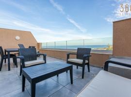 Coastal Charm Apartments in Marsaskala opposite Beach !, hotel sa Marsaskala