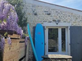 La SurfHouse Oléronaise, Hotel in Saint-Pierre-dʼOléron
