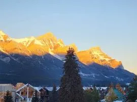 Corner Mountain View Retreat 2 Kings w Patio