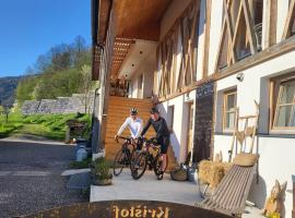 Eko Glamping Resort Krištof, hotel din Cerklje na Gorenjskem