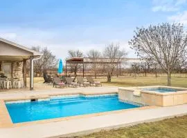 Wine Trail Oasis - Pool - Hot Tub -Near Luckenbach