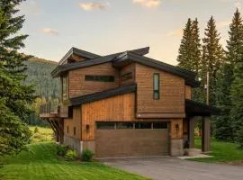 Modern 3BR Chalet with Hot Tub and Mt Quandary Views