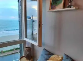 Les pieds dans l'eau au Poisson d'Or