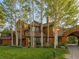 Spacious Telluride Retreat with Private Hot Tub