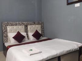 Hotel Radhika Palace, Hotel in Mirzāpur