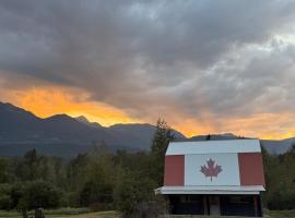 Hot Tub Nights & Mountain Mornings PÜR, hotel a Golden