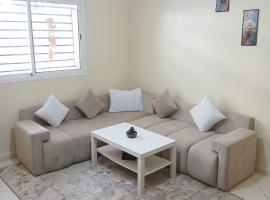 Elegant well equipped apartment close to the sea, hotel a Hajreien