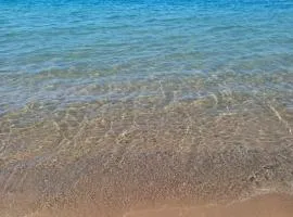 Luxury Studio Pool & Free Private Beach, Close to Airport