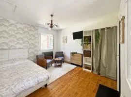 T1 lumineux au calme avec parking privé