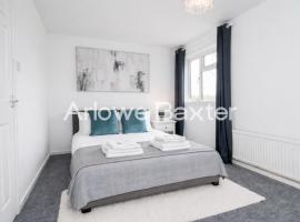 Bright 4-Bed Home in Basingstoke, hotel u gradu 'Basingstoke'