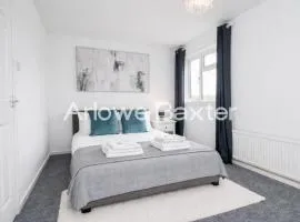 Bright 4-Bed Home in Basingstoke