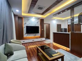Inland Multi Cuisine & Stay, hotel i Khadkagaon