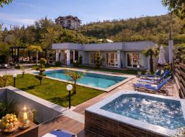 Villa Dimo Topal Luxury Suites with Pool & Jacuzzi, ξενοδοχείο στην Οχρίδα